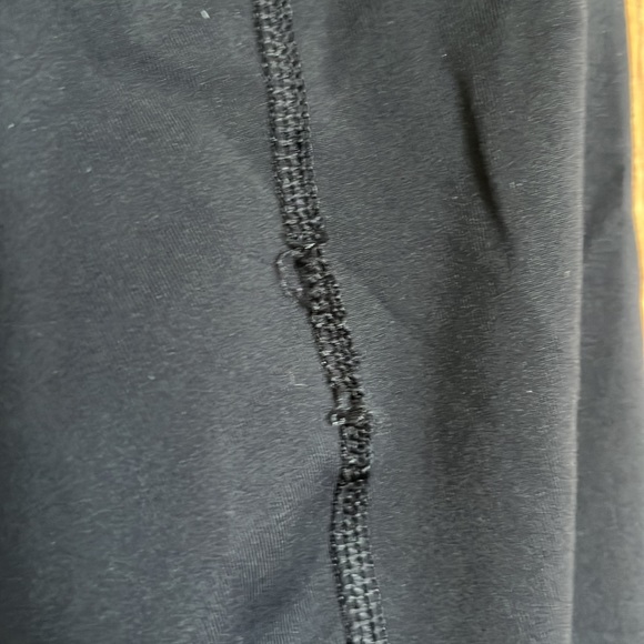 Lululemon black crop leggings with mesh - Picture 4 of 4